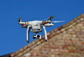 Quels sont les avantages de se faire former dans le metier du drone-up dans une agence specialisee ?